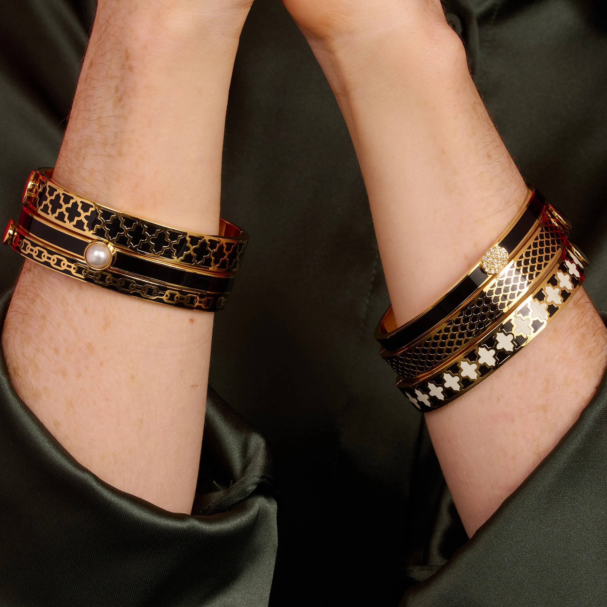 Agama Black, Cream & Gold Bangle