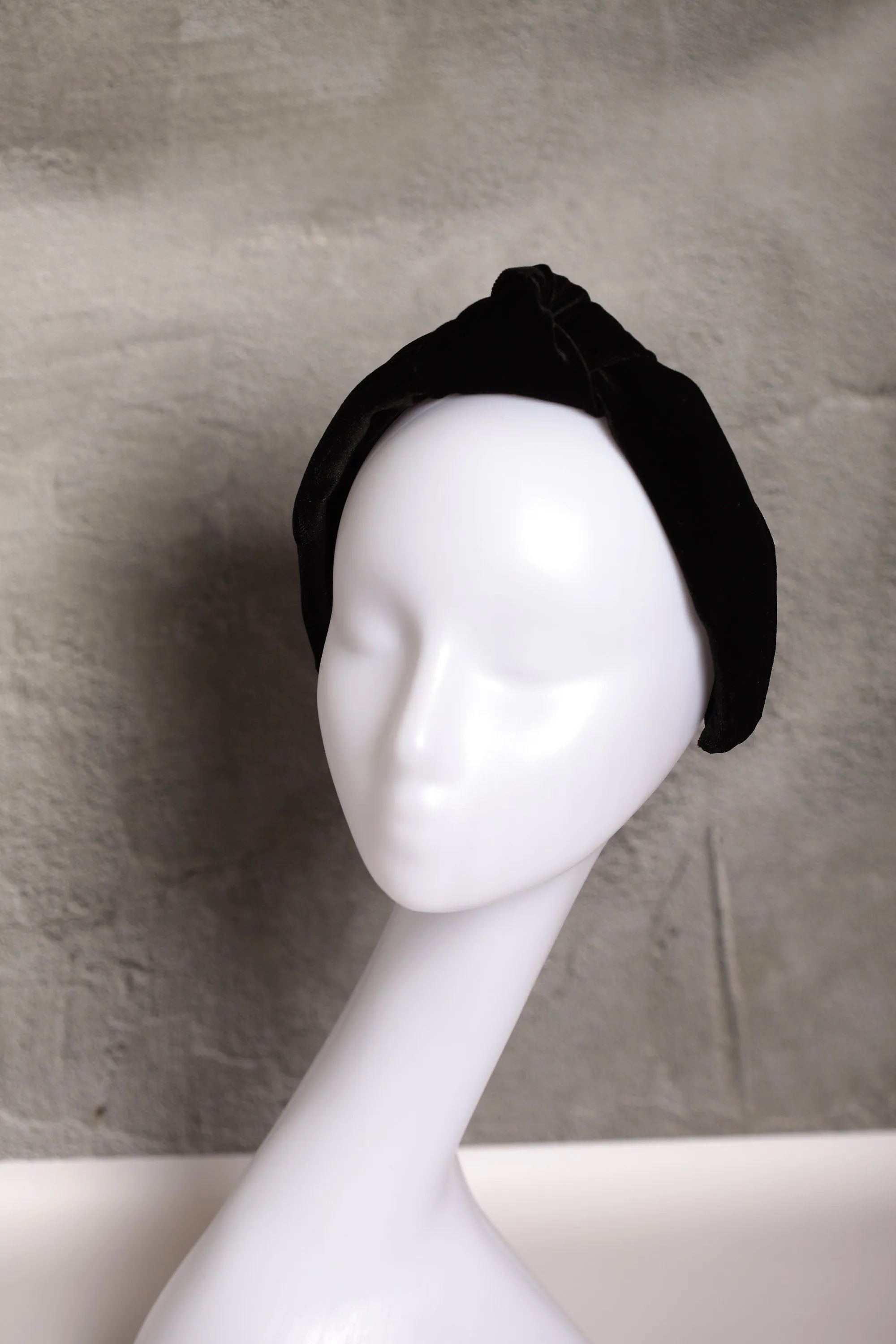 Black velvet turban Velvet headbands for women Top knot headband Black padded headband Twist headband Velvet headband Velvet turban