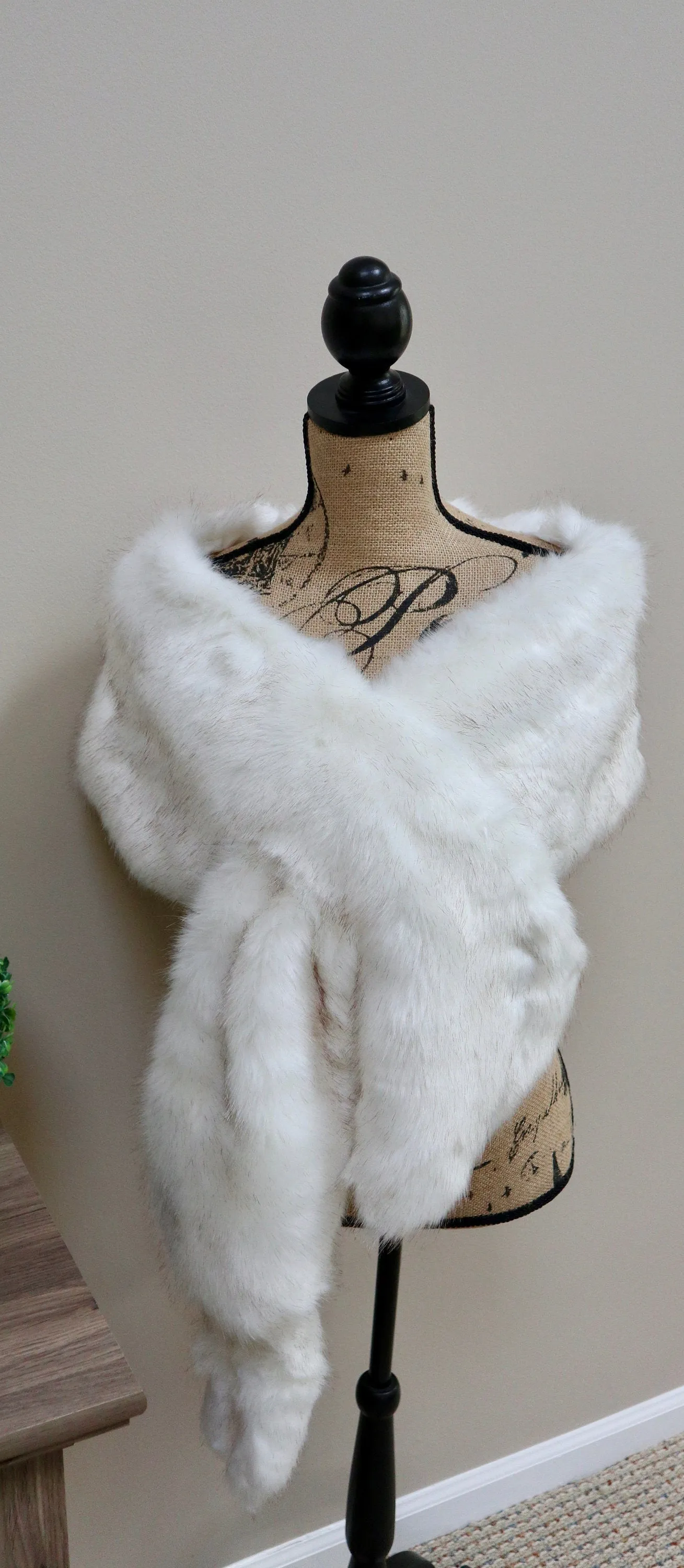 Faux Fur Bridal Scarf Wedding Bolero Bridal Cape Bridal Wrap Bridal Shrug Faux Fur Wrap Wedding cape Winter Bridal Scarf Wedding Shawl