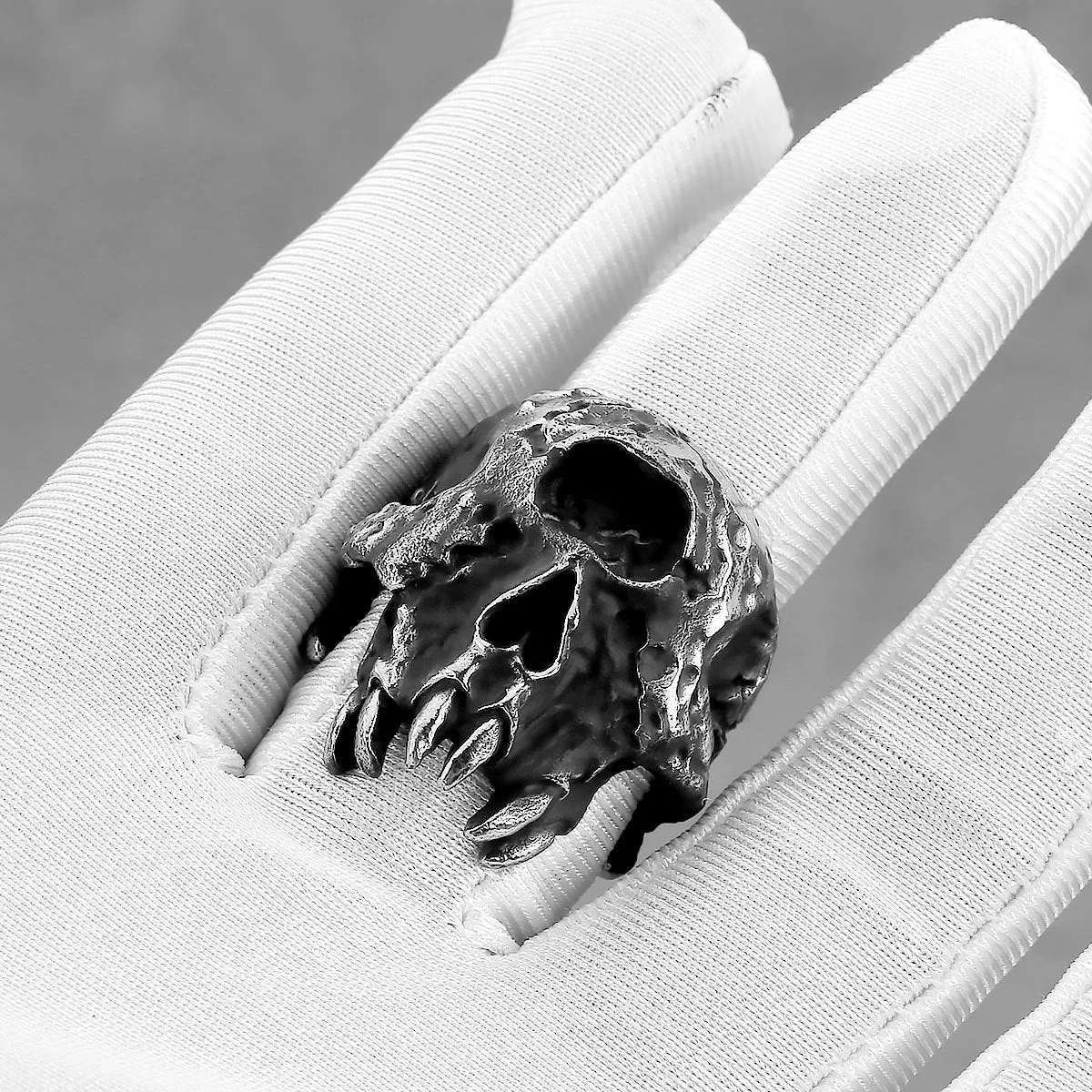 Gothic Skull Ring