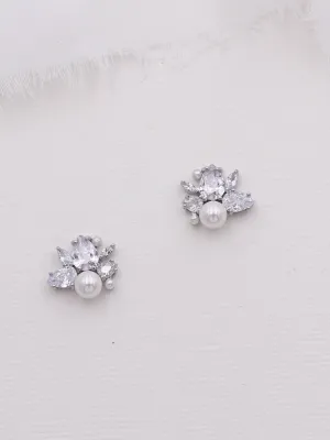 Kim Pearl Minimalist Earrings