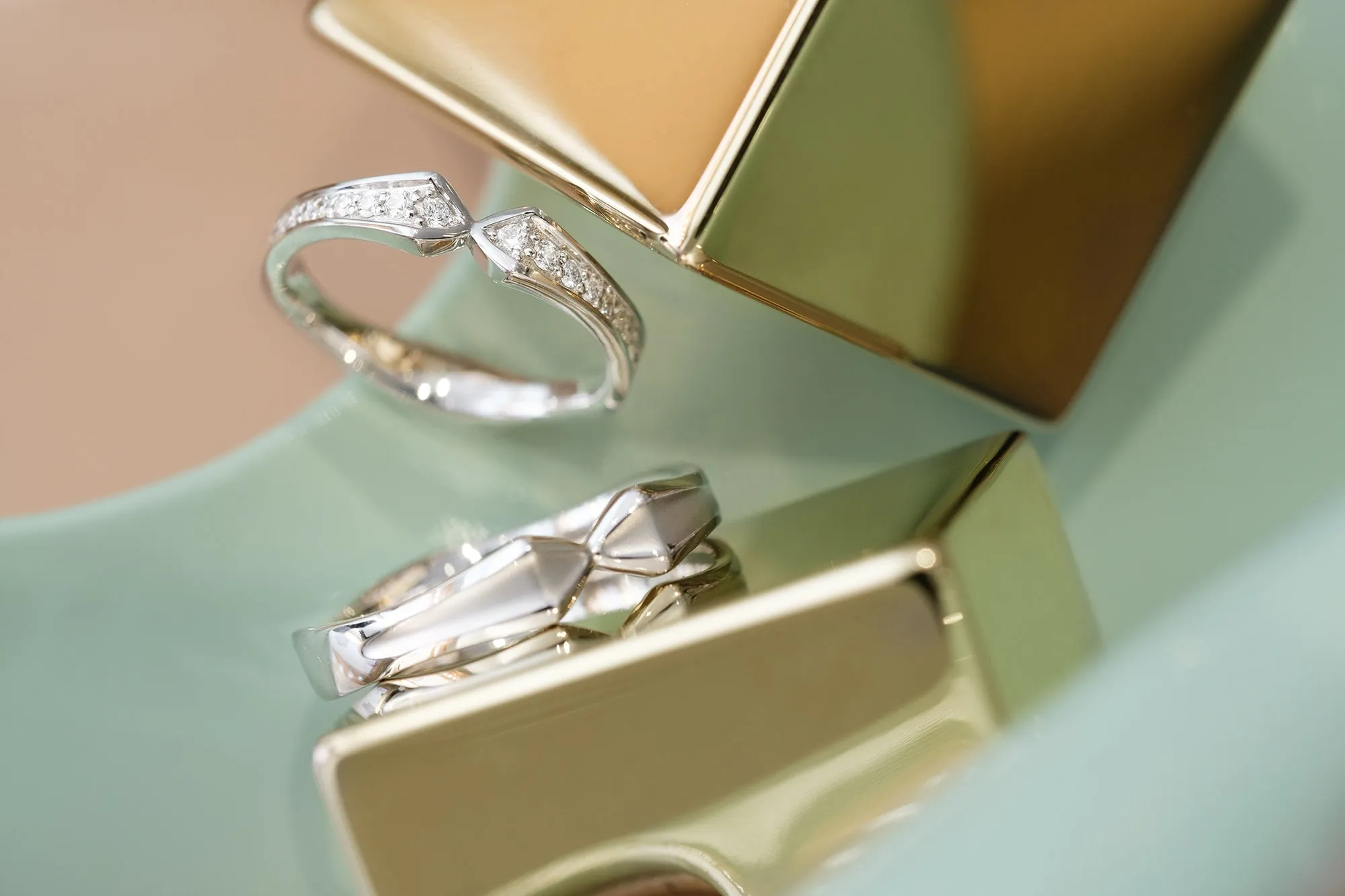 ROMAnce • ROYAL GATEWAY - Diamond in White Gold Wedding Ring