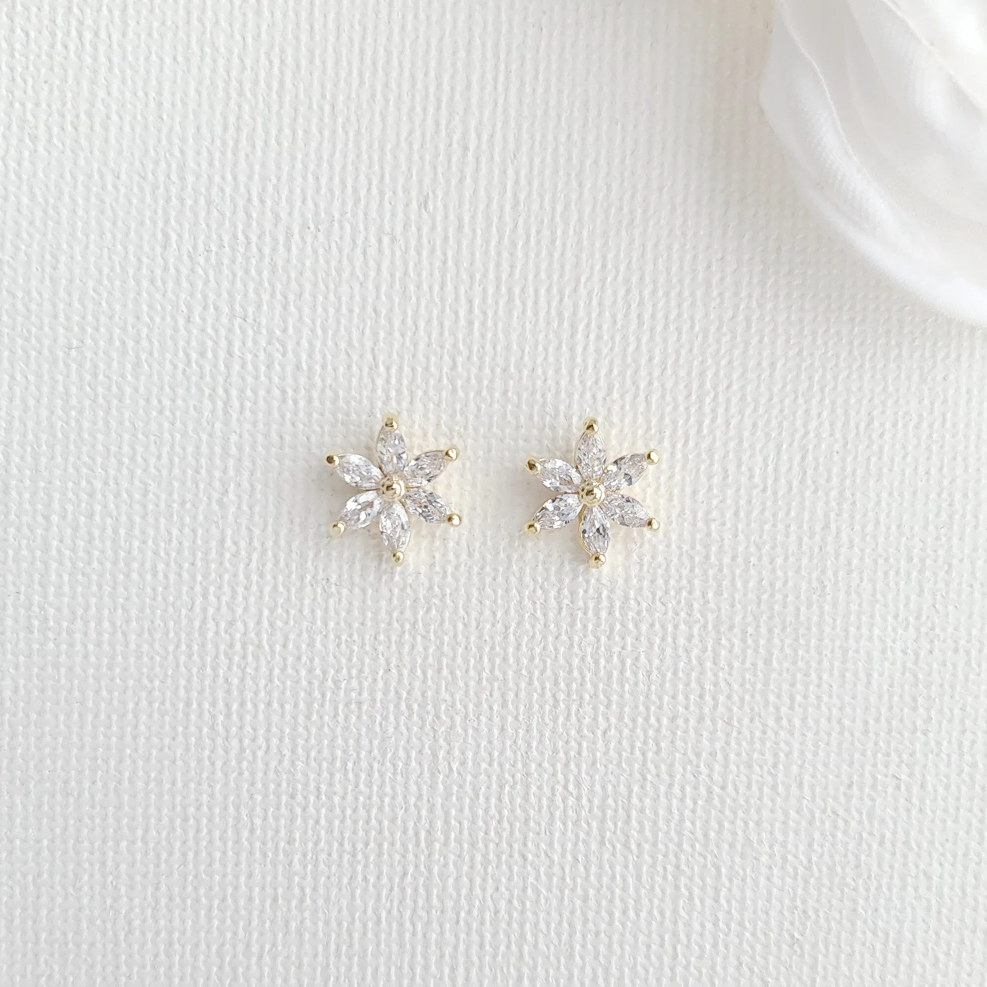 Sparkling Flower Stud Earrings-Trisha